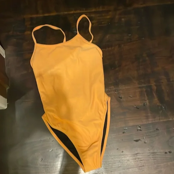 Jolyn- Tie back one piece - Picture 1 of 5